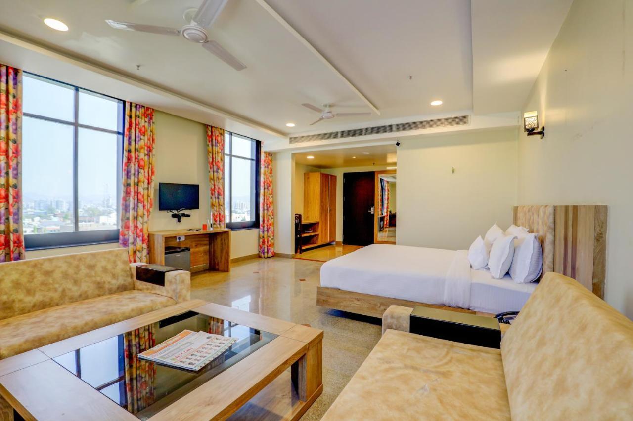 Hotel Shree Nanda Udajpur Zewnętrze zdjęcie