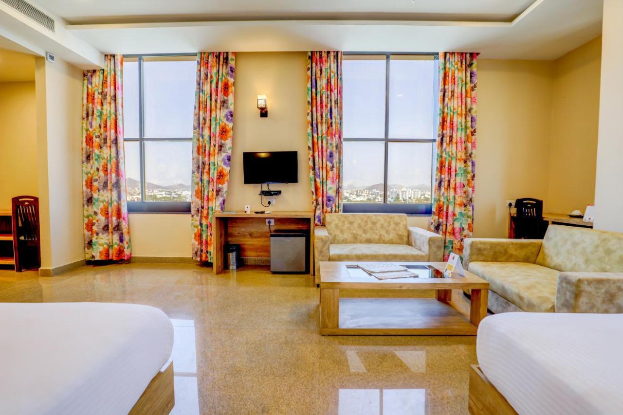 Hotel Shree Nanda Udajpur Zewnętrze zdjęcie