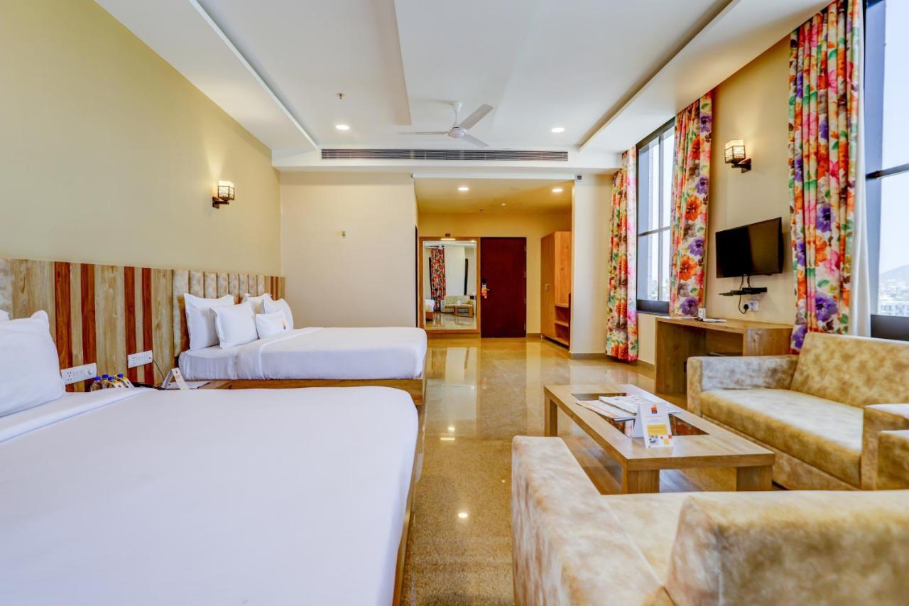 Hotel Shree Nanda Udajpur Zewnętrze zdjęcie